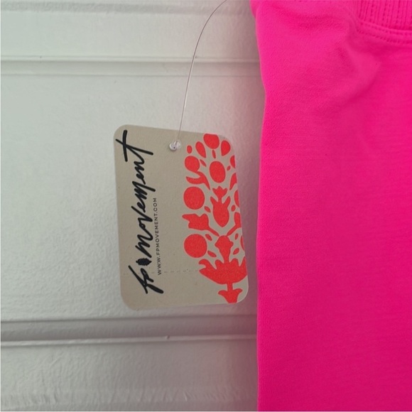 NWT FREE PEOPLE MOVEMENT Good Karma leggings size M/L tropical pink Barbiecore - Picture 9 of 9